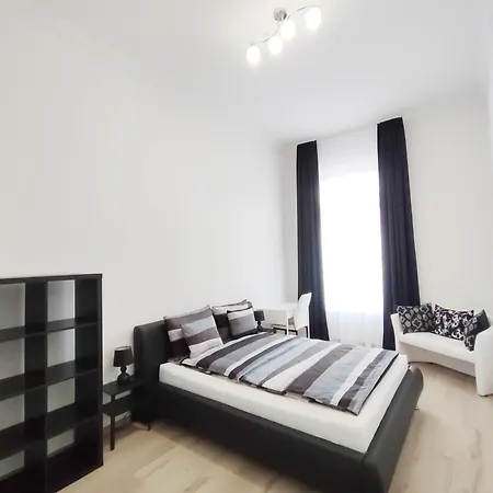 Astoria 3 Bdrm *
