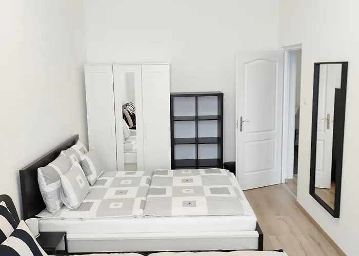 Astoria 3 Bdrm * Budapeşte