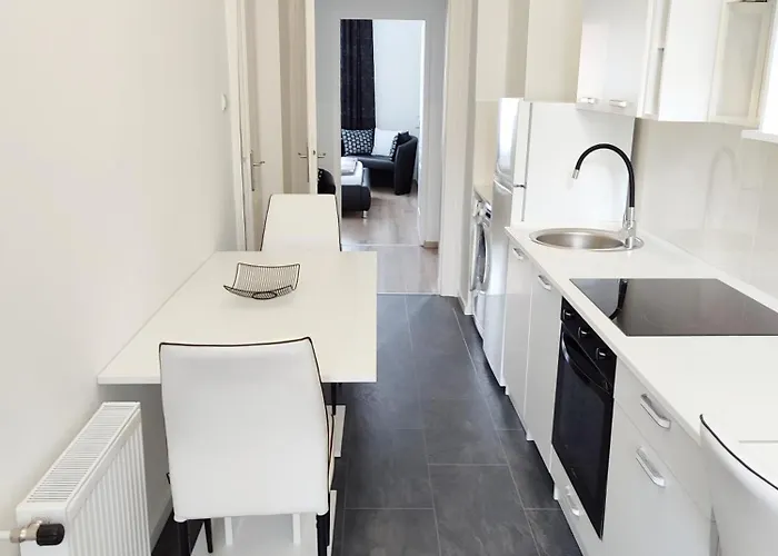 Daire Astoria 3 Bdrm
